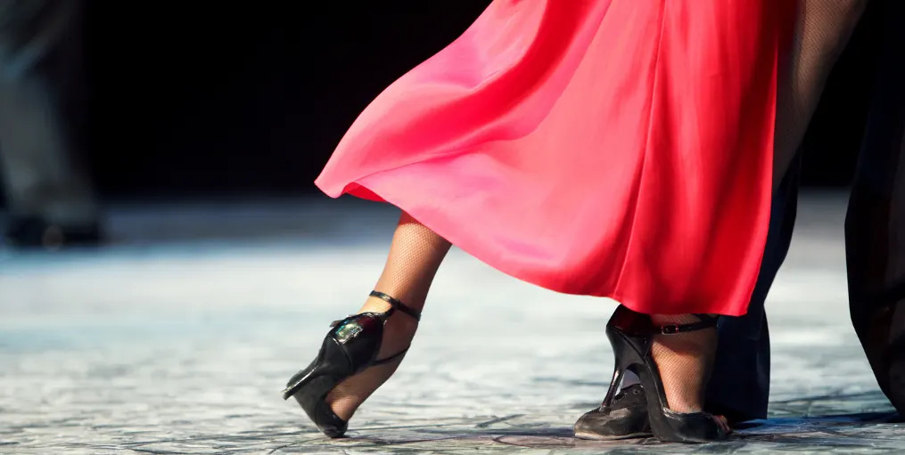 Pareja bailando tango argentino en Alicante